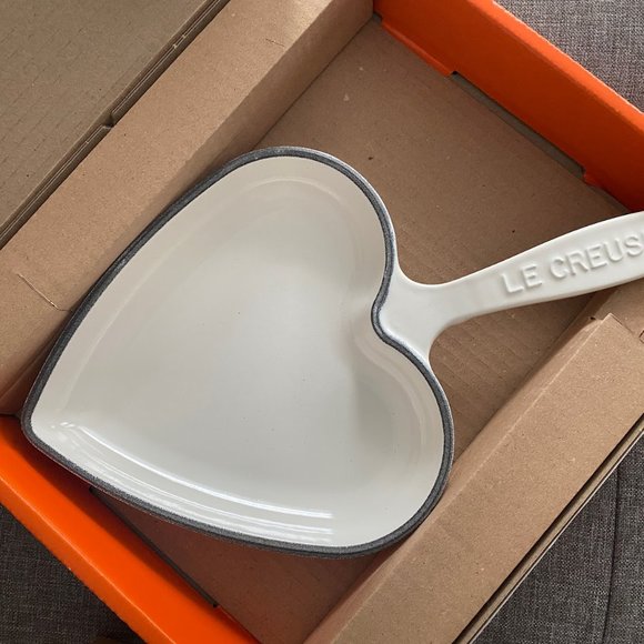 Le Creuset Heart Skillet in White - Picture 1 of 4